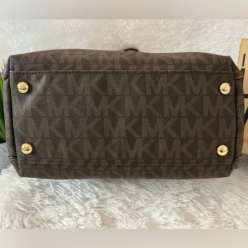 Michael Kors large Harper East West Signature Tote Handbag - LIKE NEW!